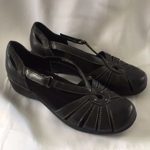 Woman’s black Sandals. Earth Origins. Leather 6.5M
